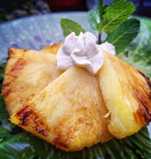 Gegrilde Malibu-ananas met vanille-mascarponecrème
